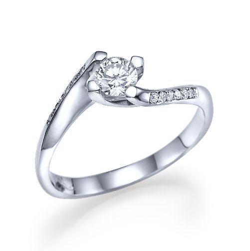 טבעת אירוסין טוויסט "פאולינה" בשיבוץ יהלומים 0.41 קראט