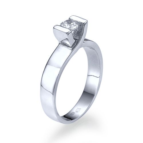 טבעת אירוסין זהב לבן סוליטייר "מריה" 0.31 קראט בעיצוב המדגיש את היהלום