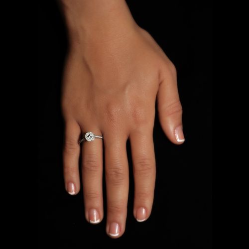 טבעת אירוסין זהב לבן "כרמן" 0.51 קראט בעיצוב יוקרתי ונוצץ