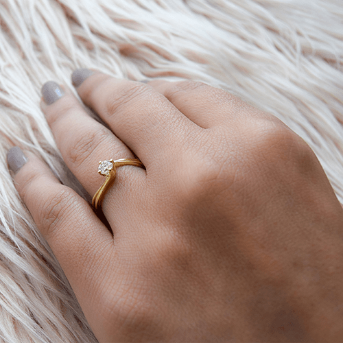 טבעת אירוסין זהב צהוב "שירי" 0.31 מתאימה לנשים מיוחדות