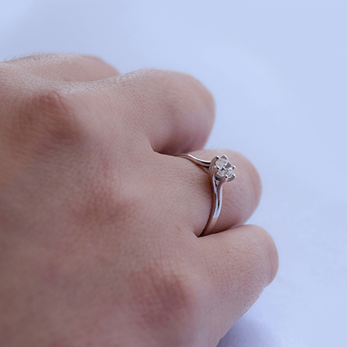 טבעת אירוסין זהב לבן "אמנדה" 0.41 קראט בעיצוב קלאסי 