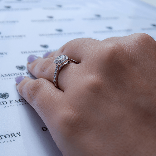 טבעת אירוסין זהב לבן 0.71 "אלה" בשיבוץ יהלום בעיצוב קושיין