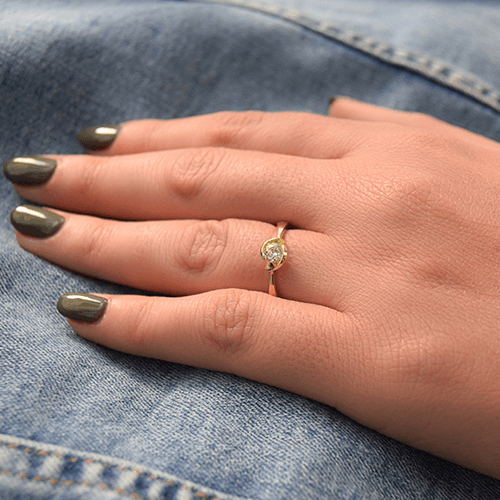 טבעת אירוסין זהב צהוב "קייט" 0.31 קראט בעיצוב סוליטר ייחודי