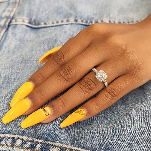טבעת אירוסין זהב לבן 0.71 "אלה" בשיבוץ יהלום בעיצוב קושיין
