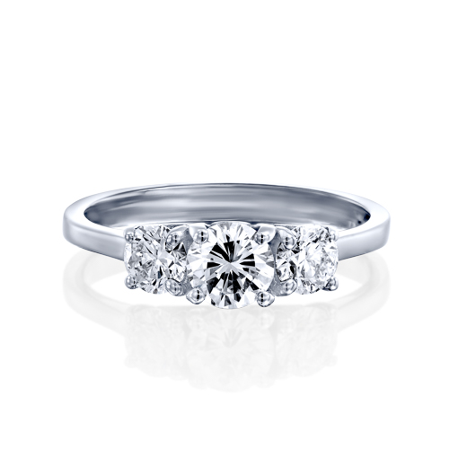 טבעת "פרח שלושה יהלומים" 0.70 קראט צבע D מזהב לבן